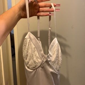 Hi I’m selling a light cream/champagne color dress with underwire